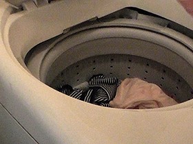 投稿/息子の嫁（28歳）の汚れたパンツ　サンプル画像05